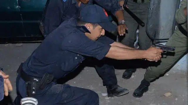 مكناس .. ضابط شرطة يُسقِط مجرما خطيرا  برصاصة في أطرافه السفلى