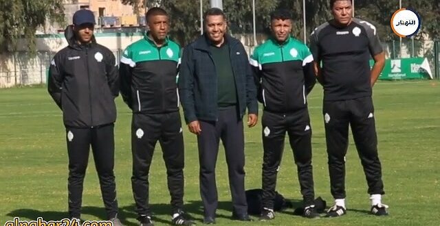 رشيد الطاوسي يلتقي لاعبي الرجاء والطاقم التقني