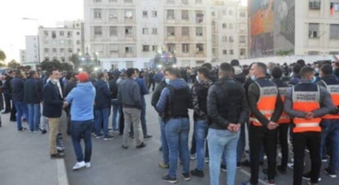 الجماهير المغربية تتوافد على مدينة الدار البيض