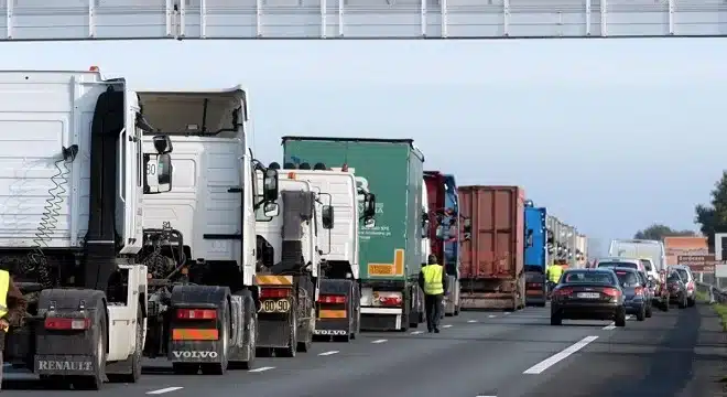 النقل الطرقي .. الشروع في استقبال طلبات تجديد وتكسير العربات jpg
