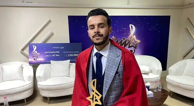 تتويج المنشد المغربي زكريا الزيرك بلقب منشد الشارقة بدورته الثالثة عشرة