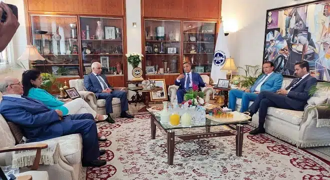 الميلود مخاريق ووزير الصحة يجتمعان بمقر الاتحاد المغربي للشغل