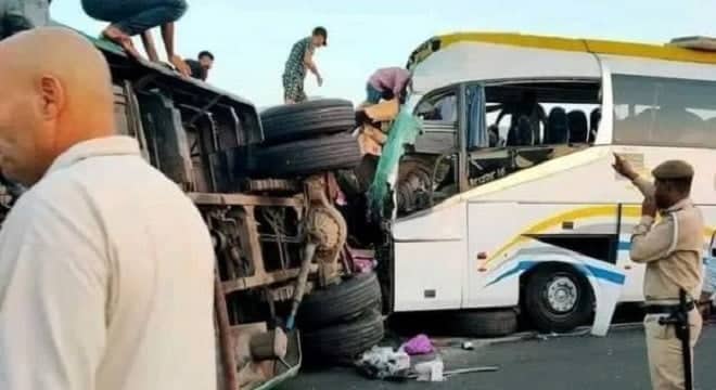 اصطدام حافلة للمسافرين بشاحنة يخلف 4 قتلى وإصابة 39 آخرين بين مراكش وأكادير