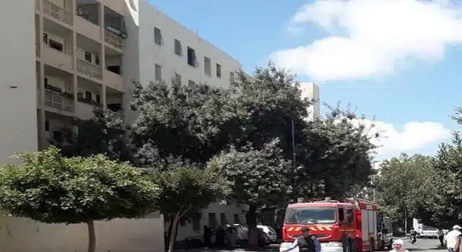 بورنازيل.. حريق في سطح عمارة يفضح البناء العشوائي وتغافل أعوان السلطة jpeg