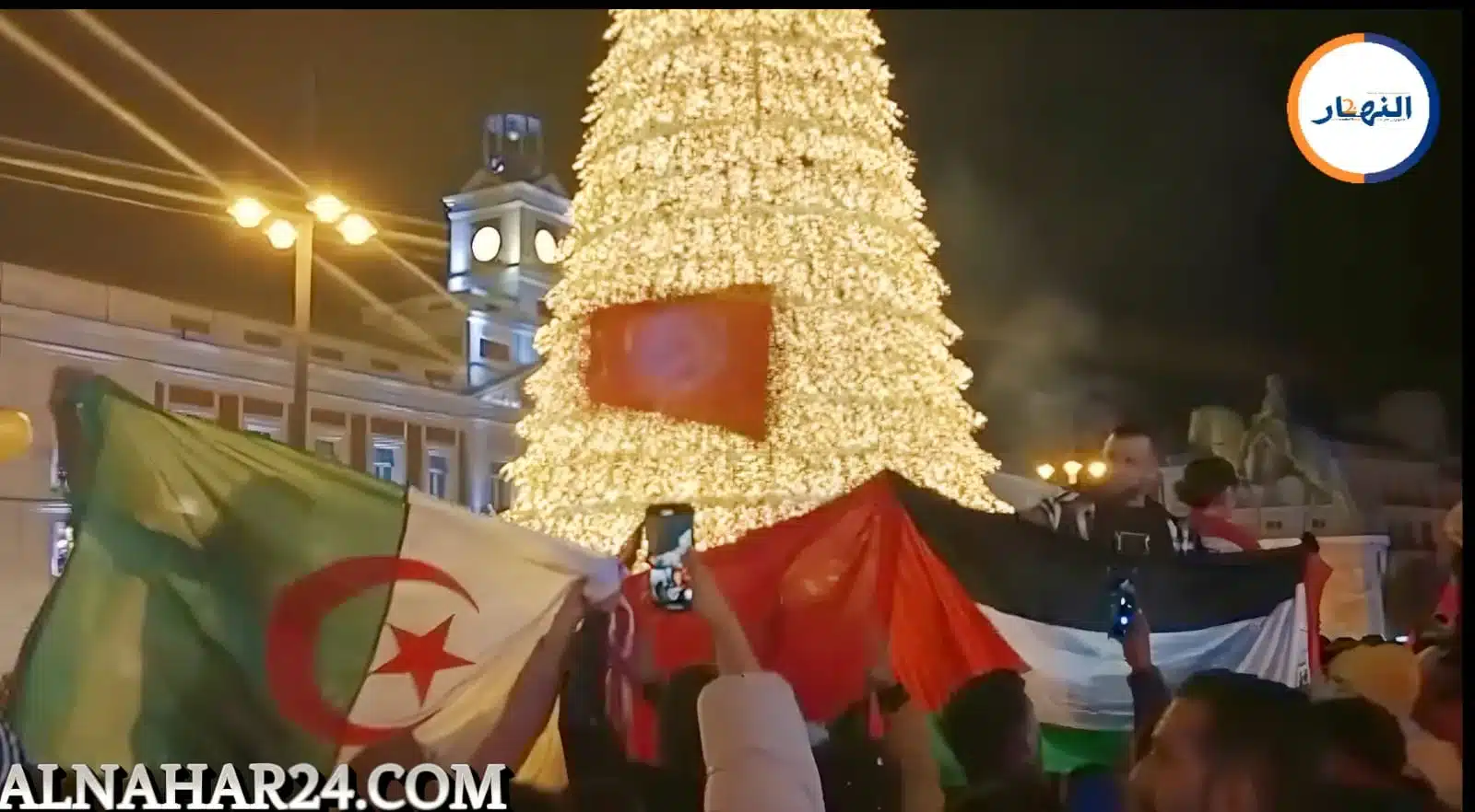 مغاربة إسبانيا يحتفلون بتأهل أسود الأطلس إلى نصف نهائي فيديو jpeg