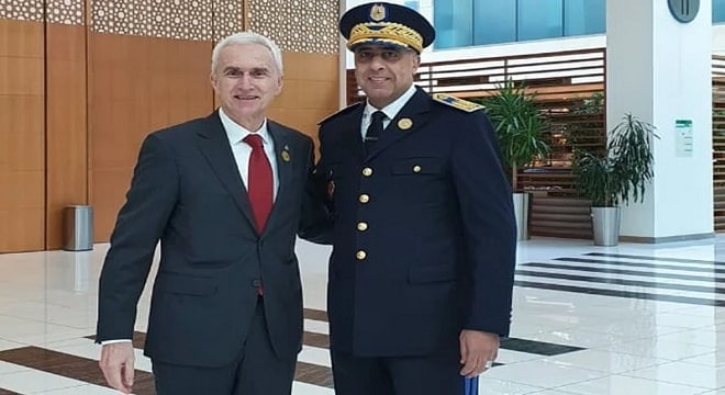 حموشي يشارك في المؤتمر ال46 لقادة الشرطة والأمن العرب 2 يشارك المدير العام للأمن الوطني ولمراقبة التراب الوطني، عبد اللطيف حموشي، في أشغال الدورة السادسة والأربعين لمؤتمر قادة الشرطة والأمن العرب، الذي تحتضنه أبو ظبي بدولة الإمارات العربية المتحدة ابتداء من اليوم الاثنين 9 يناير الجاري.
