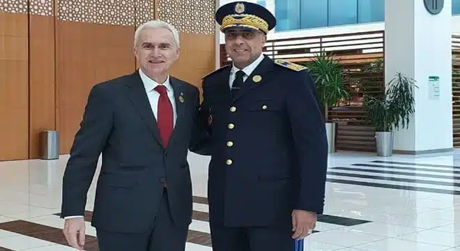 حموشي يشارك في المؤتمر ال46 لقادة الشرطة والأمن العرب 2 يشارك المدير العام للأمن الوطني ولمراقبة التراب الوطني، عبد اللطيف حموشي، في أشغال الدورة السادسة والأربعين لمؤتمر قادة الشرطة والأمن العرب، الذي تحتضنه أبو ظبي بدولة الإمارات العربية المتحدة ابتداء من اليوم الاثنين 9 يناير الجاري.