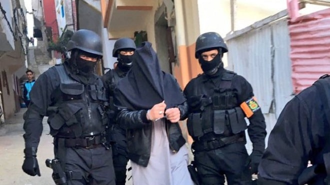 فنيدق .. اعتقال متطرف أشاد بالإرهاب وعنف والديه