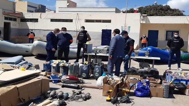 شبكتين لتنظيم الهجرة غير الشرعية والاتجار في البشر