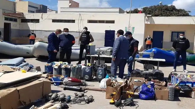 شبكتين لتنظيم الهجرة غير الشرعية والاتجار في البشر