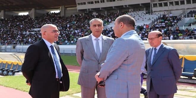 حموشي يطلع على تأمين الديربي البيضاوي ويلتقط صورا مع الجماهير فيديو