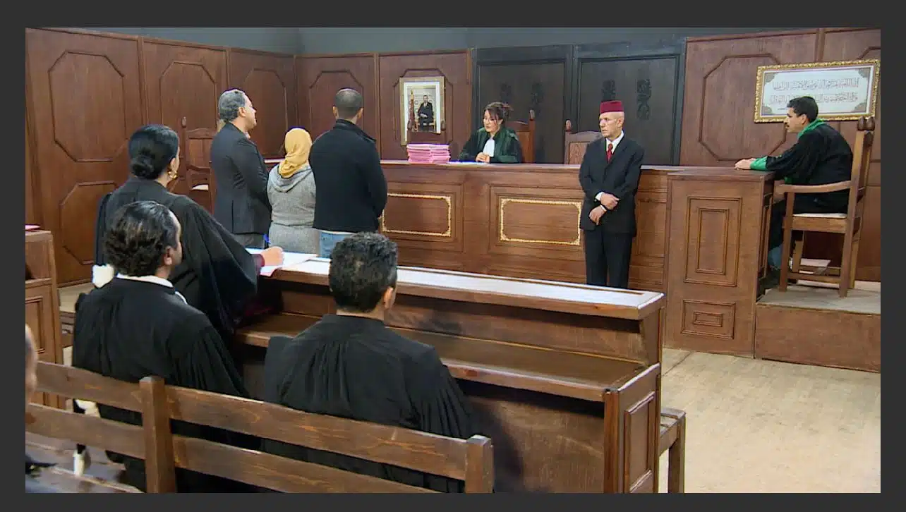 IMG 20230922 WA0011 توطيدا لرحلة اللحظات الثرية التي حققت مشاهدات استثنائية خلال الموسم الماضي بجمهور بلغ أكثر من 4.3 مليون مشاهد، ومعدل مشاهدة يتجاوز 42% بين الساعة التاسعة والربع مساء والحادية عشرة مساء، وفق بيانات "ماروك ميتري" الخاصة بسنة 2022، سيكون جمهور "الأولى"، القناة الرئيسية للشركة الوطنية للإذاعة والتلفزة، خلال الأيام المقبلة، على موعد مع شبكة برامج جديدة للموسم التلفزي 2023-2024، تم إعدادها بالجدية المطلوبة كفلسفة عمل، سعيا إلى مواصلة شغف إرضاء المشاهدين بتقديم خدمة سمعية بصرية عمومية في مستوى تطلعاتهم، وتتسم بإثراء حياة الناس بالمعارف والمعلومات والترفيه والتفاعل.