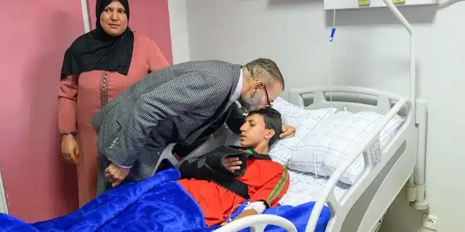 جلالة الملك محمد السادس يزور المصابين  jpg