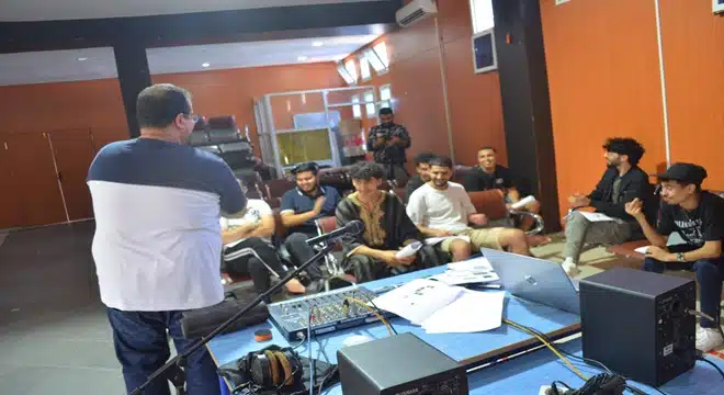 مهرجان فنون الشارع ريف بانسجام يلهب مدينة الزغنان في دورته الأولى 3 نظمت الفضاء السوسيوتربوي لمدينة الزغنان دورته الأولى لمهرجان فنون الشارع تحت عنوان "ريف بانسجام"، والتي شهدت مشاركة فنانين مبتدئين في مجموعة من التخصصات الفنية المتنوعة.
