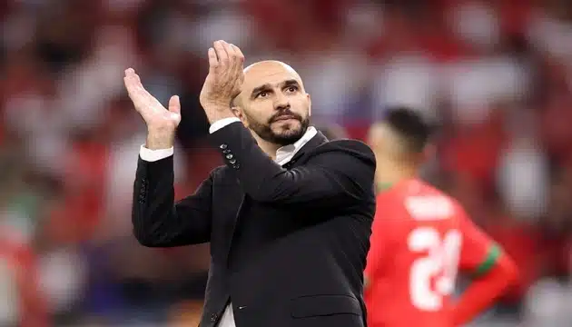 الركراكي يفاجئ الجميع في معسكر المغرب لتصفيات كأس العالم