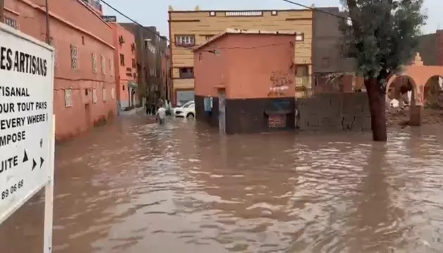 الحكومة تمنح دعماً مالياً لضحايا فيضانات الجنوب الشرقي تنفيذاً للتوجيهات الملكية