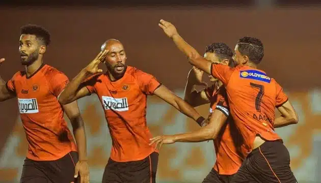 نهضة بركان يتصدر الدوري بفوز ثمين على الوداد في الدار البيضاء