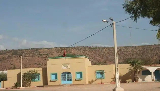 تجاذبات سياسية في بوزمور مطالب بإصلاحات وتدقيق مالي