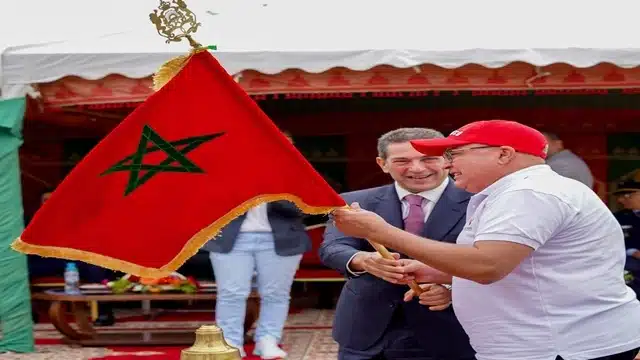 ليلى الكرعة تحمل العلم الوطني بين تيزنيت وكلميم في سباق التناوب الرمزي للمسيرة الخضراء