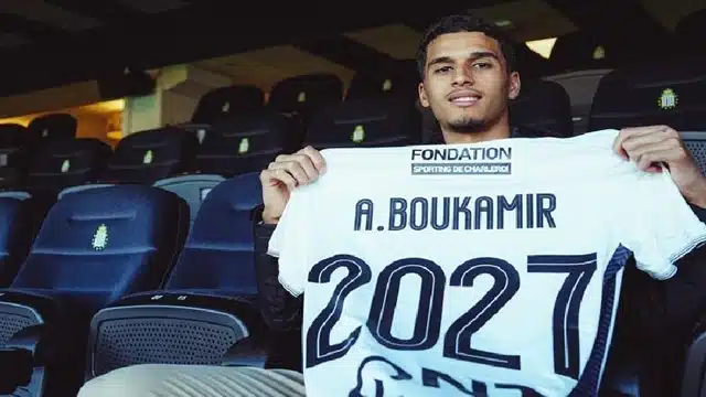 المغربي أمين بوكامير يجدد عقده مع سبورتينغ شارلوروا حتى 2027