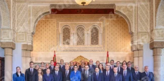 جلالة الملك يترأس مراسيم تعيين أعضاء الحكومة الجديدة الصورة التذكارية لصاحب الجلالة الملك محمد السادس مع أعضاء الحكومة الجديدة بالقصر الملكي بالرباط