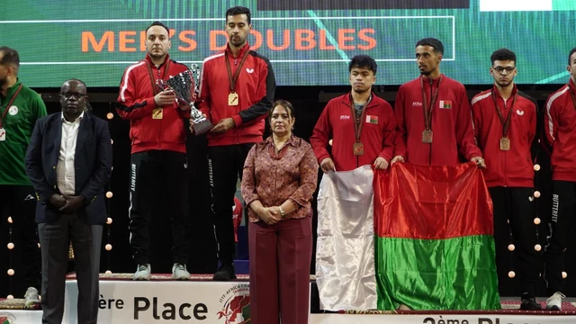 عبد العزيز يوسف ومحمد البلّالي على منصة التتويج بلقب زوجي الرجال في بطولة إفريقيا لكرة الطاولة بطنجة 2026