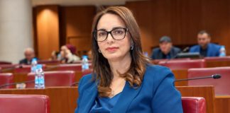بلاغ من الديوان الملكي.. الملك محمد السادس يقبل طلب رئيسة الحكومة بإعفاء الوزيرة المنتدبة ماديحة خيير بلاغ من الديوان الملكي الملك محمد السادس يقبل طلب رئيسة الحكومة بإعفاء الوزيرة المنتدبة ماديحة خيير