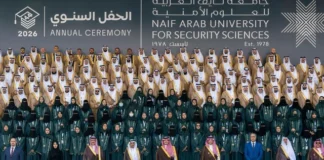 حموشي يشارك بالرياض في الدورة 52 للمجلس الأعلى لجامعة نايف العربية للعلوم الأمنية متخرجون وقيادات أمنية في صورة جماعية خلال الحفل السنوي لجامعة نايف العربية للعلوم الأمنية بالرياض 2026